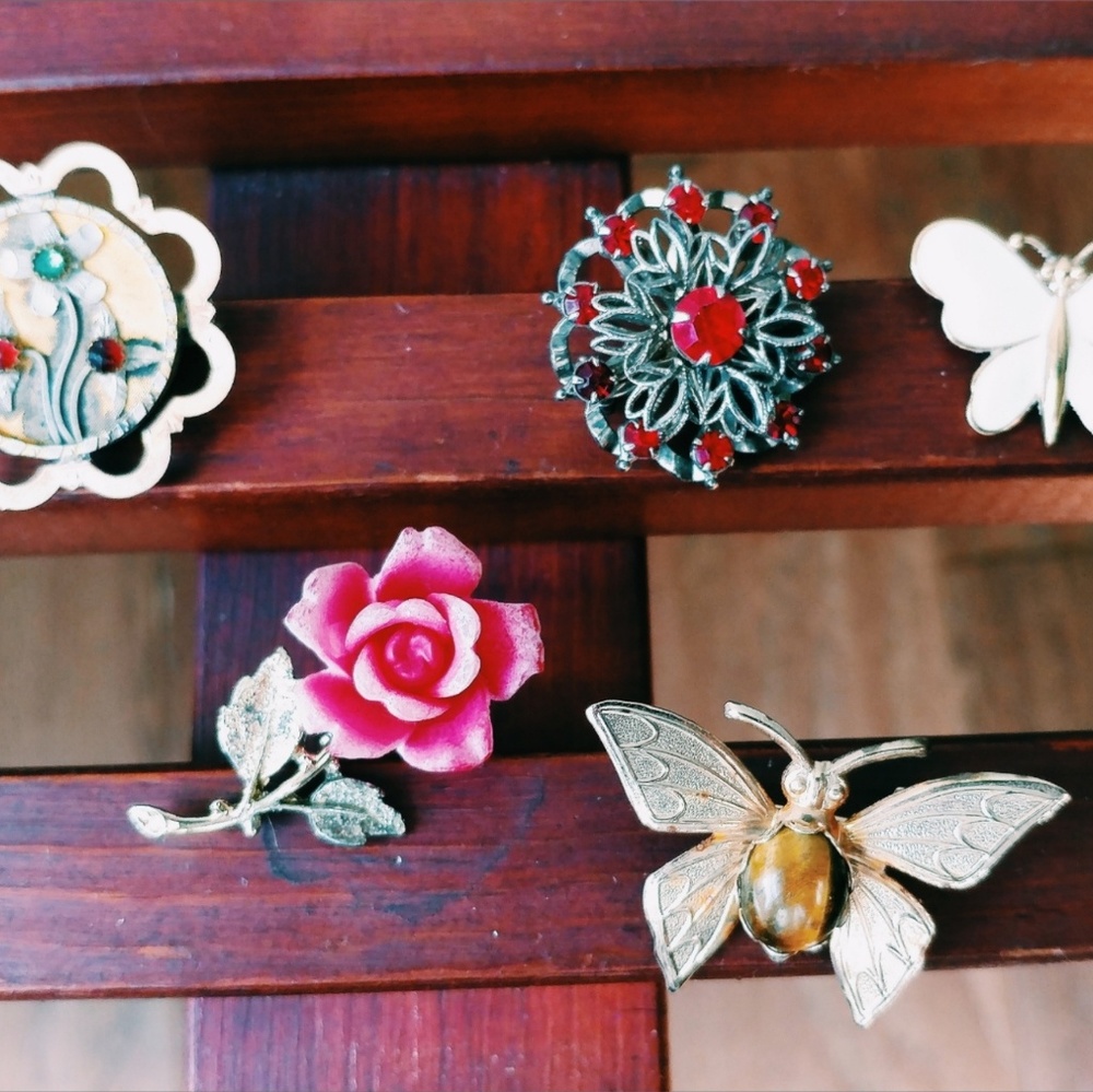 5 Vintage Brooches price not firm